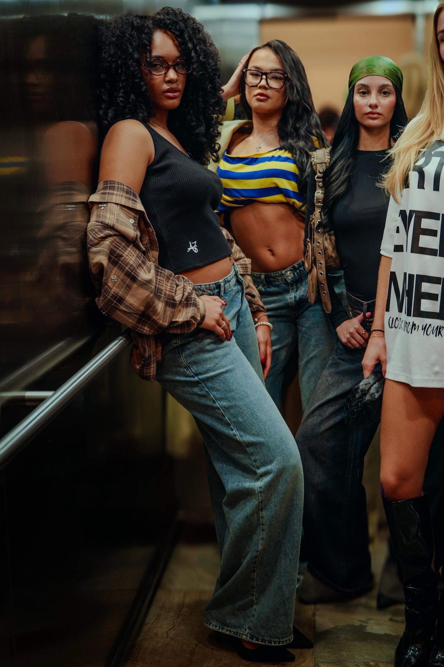 AFTER7 - girls in jeans 